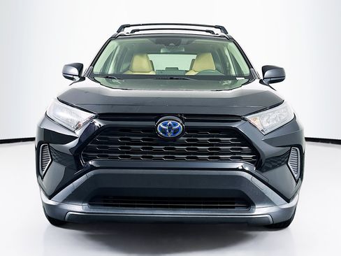 Used 2019 Toyota RAV4 LE AWD/4WD image 2
