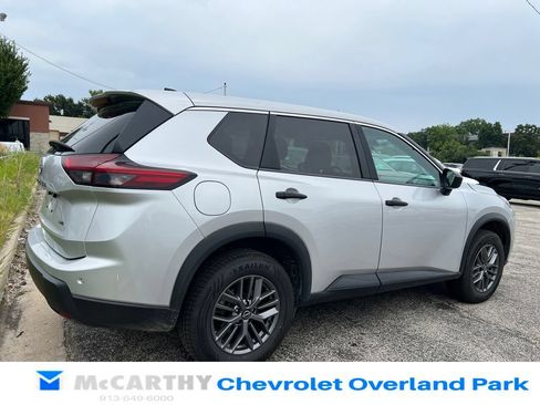 Used 2024 Nissan Rogue S AWD/4WD image 3