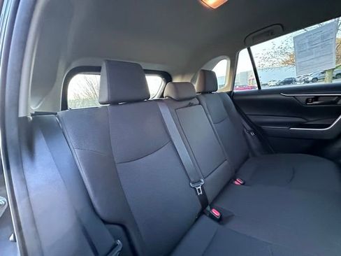 Used 2021 Toyota RAV4 LE AWD/4WD image 9
