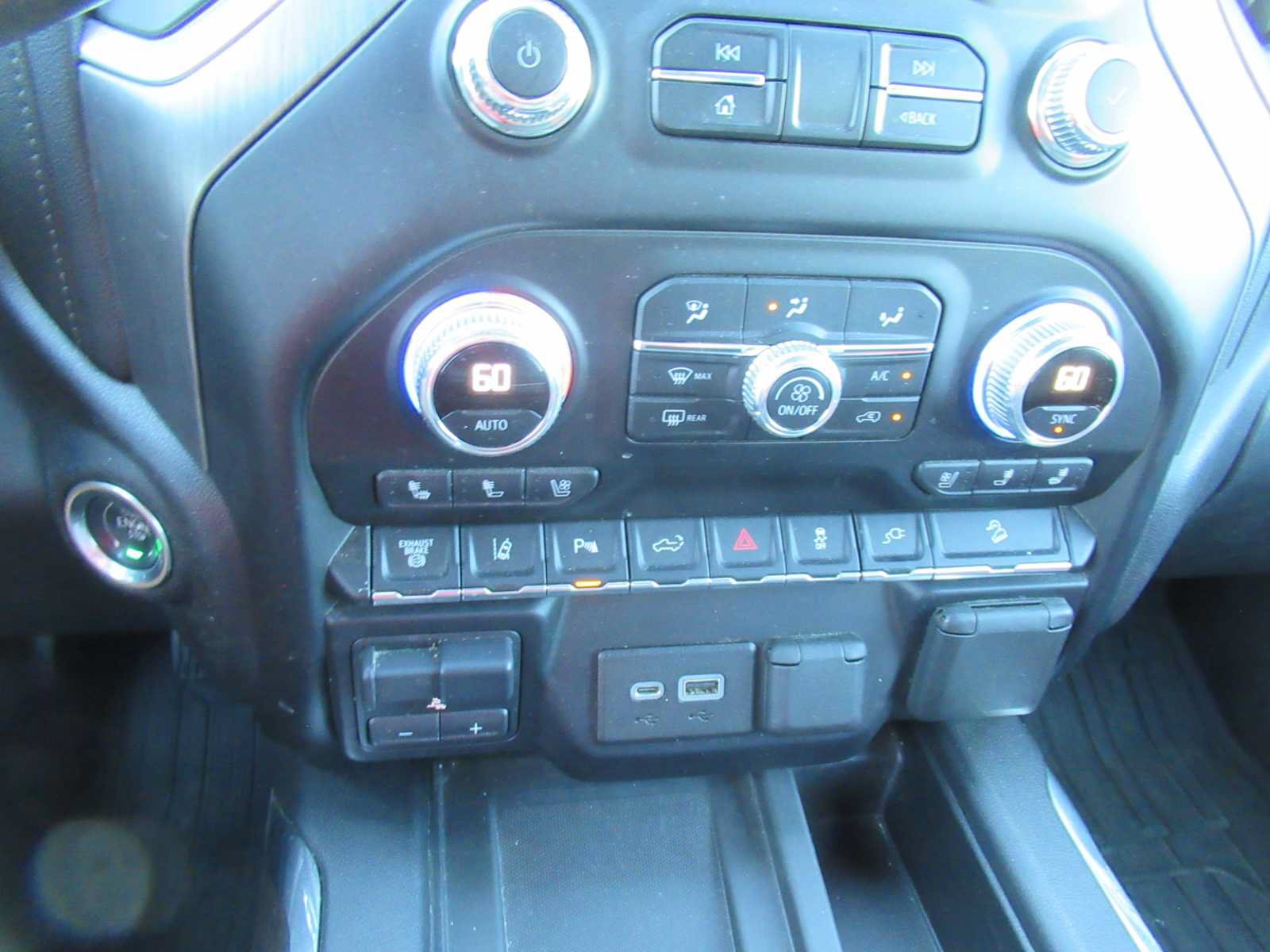 Used 2020 GMC Sierra 2500 Denali w/ Denali Ultimate Package AWD/4WD image 26
