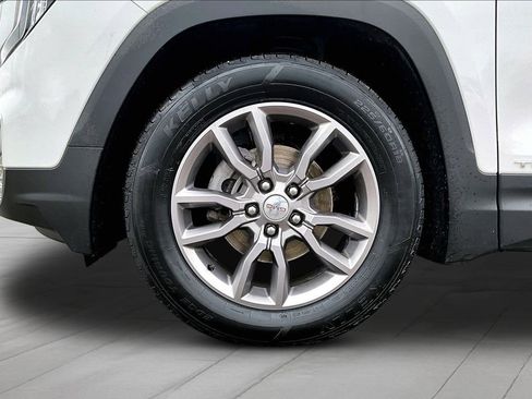 Used 2024 GMC Terrain SLT AWD/4WD image 9