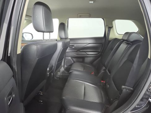 Used 2015 Mitsubishi Outlander GT AWD/4WD image 18