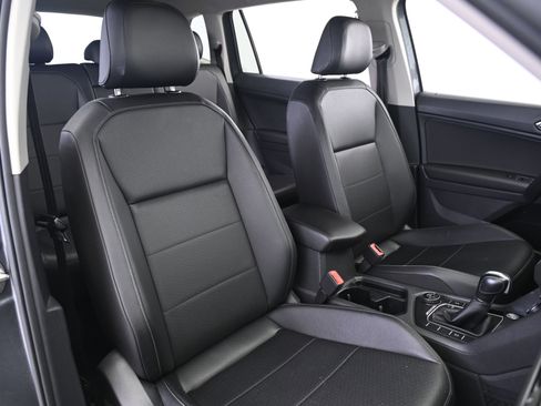 Used 2018 Volkswagen Tiguan SE AWD/4WD image 24