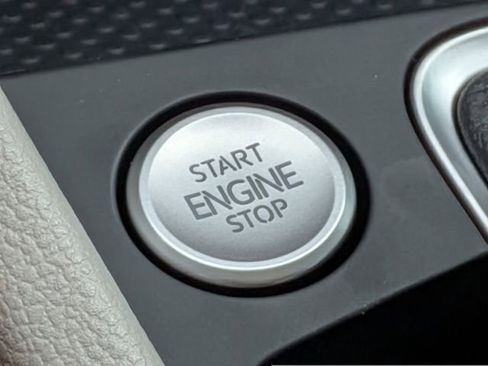 New 2026 Volkswagen Jetta SE FWD image 36