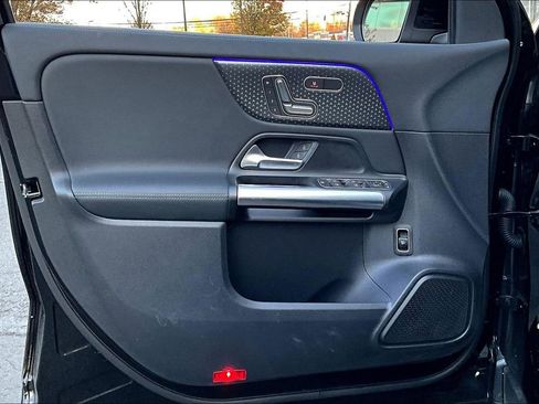 Used 2025 Mercedes-Benz GLA 250 4MATIC image 18