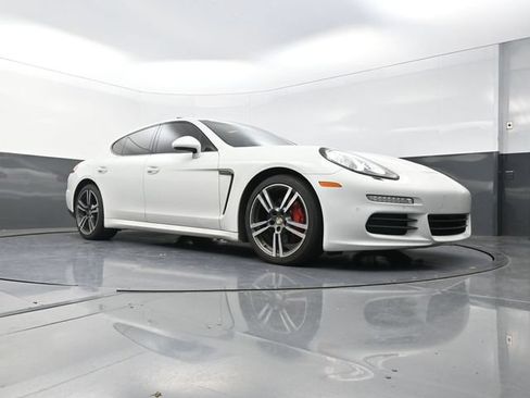 Used 2016 Porsche Panamera 4 AWD/4WD image 31