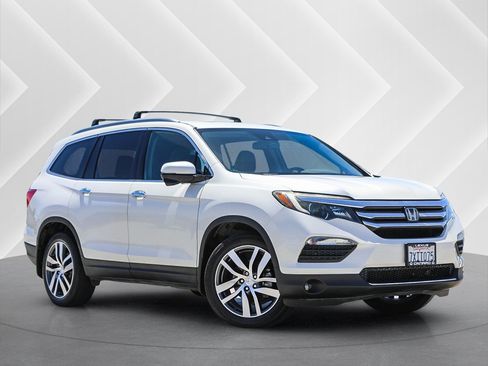 Used 2017 Honda Pilot Touring image 1