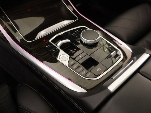 Used 2024 BMW X7 xDrive40i w/ Premium Package image 10