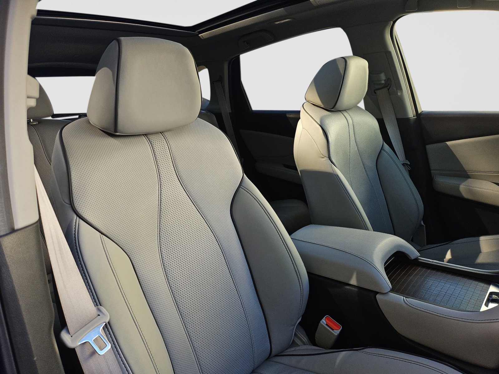 Used 2019 Acura RDX w/ Advance Package AWD/4WD image 16