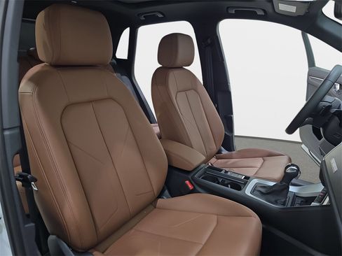 Certified 2025 Audi Q3 2.0T Premium Plus w/ Premium Plus Package image 12