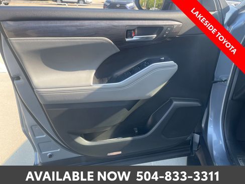 Used 2022 Toyota Highlander Platinum AWD/4WD image 24