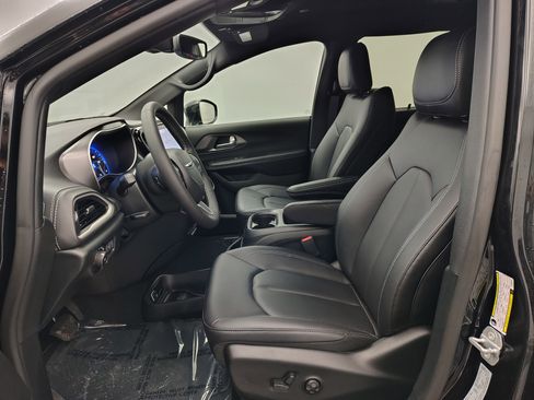 New 2026 Chrysler Pacifica Select FWD image 17