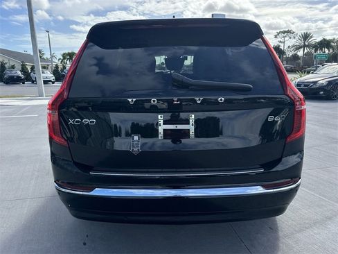 New 2025 Volvo XC90 B6 Plus w/ Protection Package Premier image 8