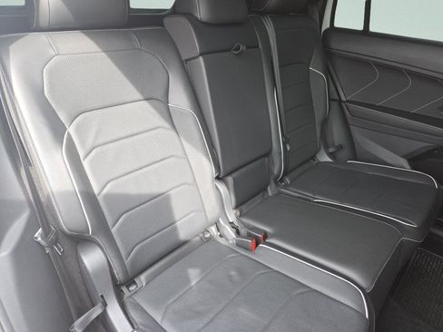 Used 2022 Volkswagen Tiguan SEL R-Line AWD/4WD image 5