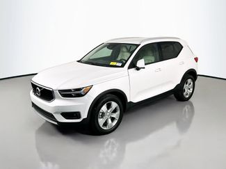 Used 2021 Volvo XC40 T4 Momentum FWD video 3