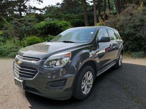Used 2017 Chevrolet Equinox LS AWD/4WD image 3