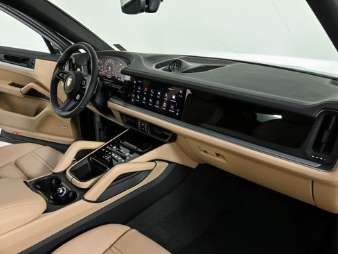 New 2025 Porsche Cayenne S image 25