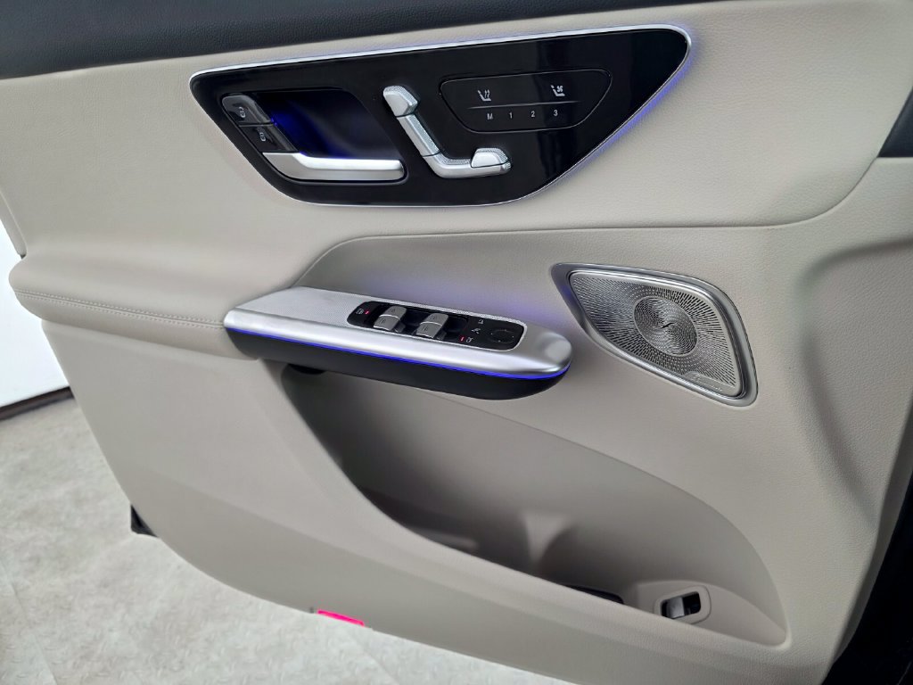 New 2027 Mercedes-Benz GLC 300 image 16