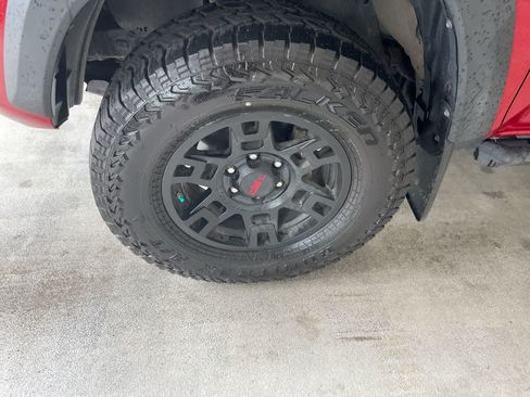 Certified 2020 Toyota Tacoma TRD Off-Road w/ Technology Package AWD/4WD image 10