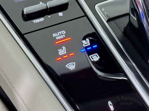 Used 2020 Porsche Panamera Turbo w/ Sport Package image 27