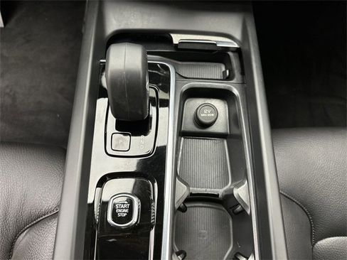 Certified 2025 Volvo XC60 B5 Plus image 19