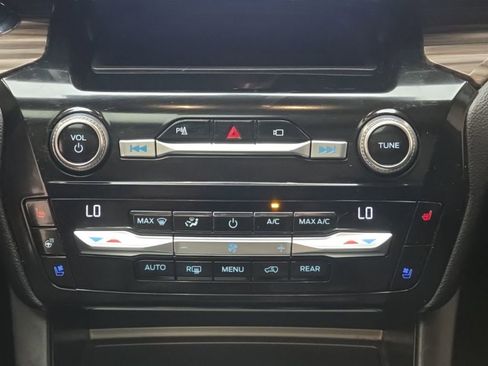 Used 2021 Ford Explorer Limited w/ Equipment Group 301A AWD/4WD image 24