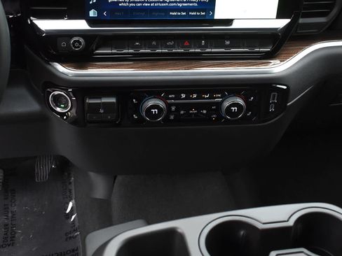 Used 2023 Chevrolet Silverado 1500 LT w/ Leather Package AWD/4WD image 14