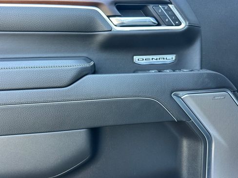 Used 2025 GMC Sierra 1500 Denali w/ Denali Reserve Package image 11