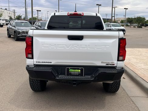 Used 2025 Chevrolet Colorado ZR2 w/ Technology Package image 7