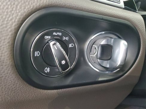 Used 2017 Porsche Macan image 24