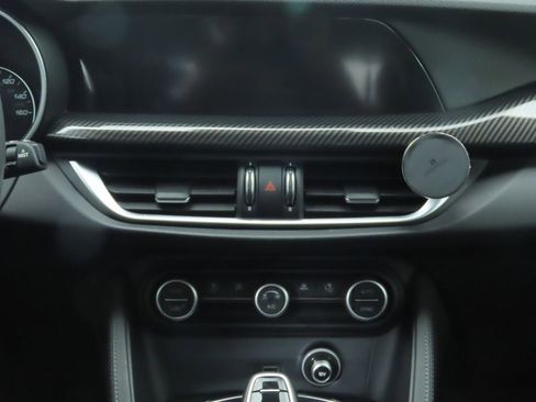 Used 2020 Alfa Romeo Stelvio image 14