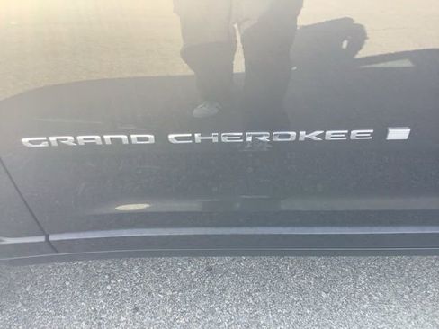 Used 2022 Jeep Grand Cherokee L Limited image 11