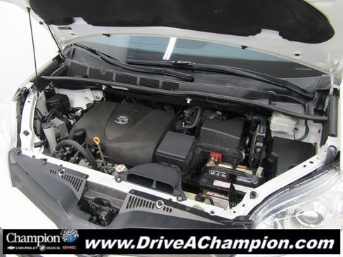 Used 2020 Toyota Sienna L image 34