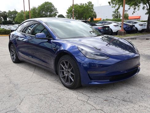 Used 2023 Tesla Model 3 Standard Range RWD image 2