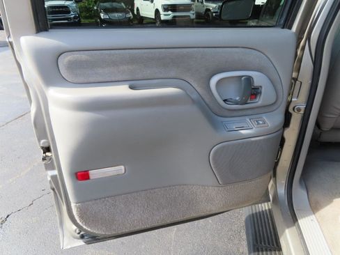 Used 1999 Chevrolet Suburban 2500 w/ Preferred Equipment Group 3 AWD/4WD image 38