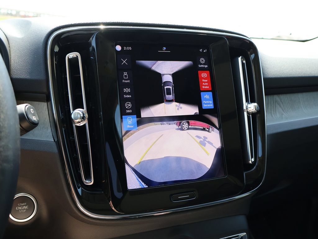 Used 2025 Volvo XC40 B5 Plus AWD/4WD image 34