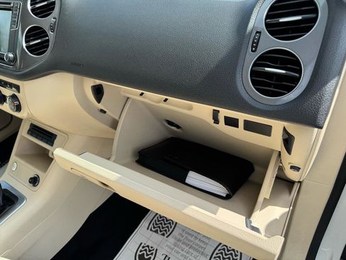 Used 2017 Volkswagen Tiguan S image 33