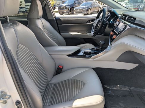 Used 2018 Toyota Camry SE w/ Moonroof Package FWD image 29