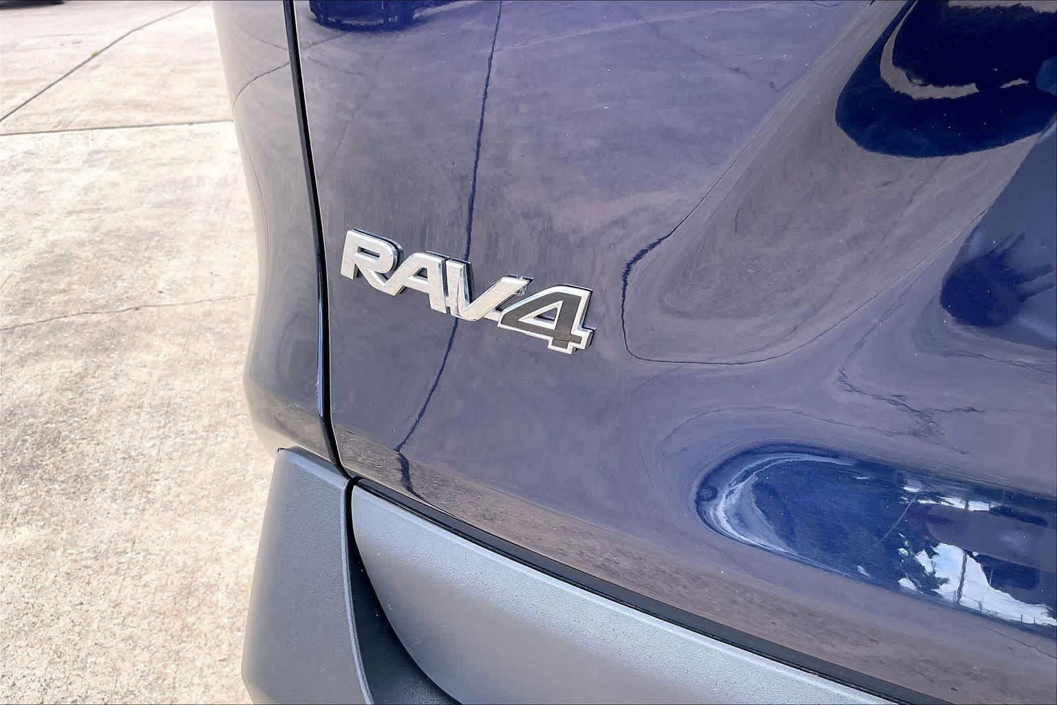 Used 2025 Toyota RAV4 XLE FWD image 10