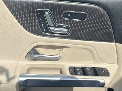 Used 2021 Mercedes-Benz GLB 250 image 25