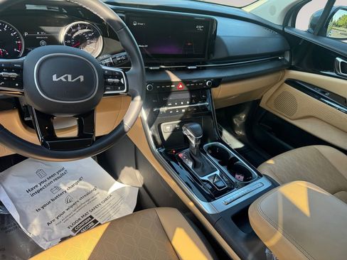 Used 2022 Kia Carnival EX FWD image 10