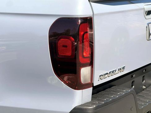 Certified 2023 Honda Ridgeline Black Edition image 9