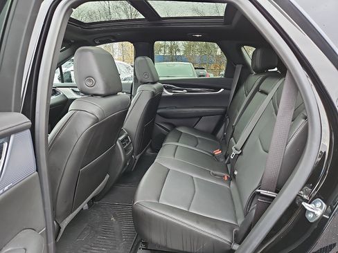 Certified 2025 Cadillac XT5 Premium Luxury image 10