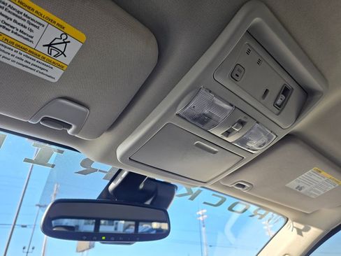 Used 2021 Nissan Titan SV w/ SV Convenience Package image 21