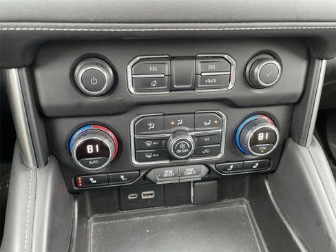 Used 2021 Chevrolet Tahoe LT w/ LT Signature Package image 33