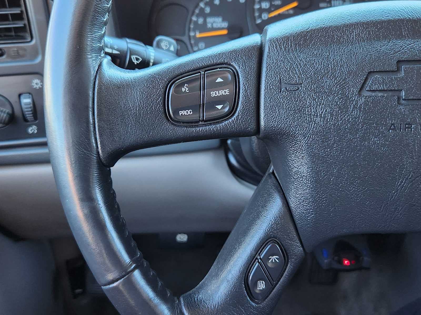 Used 2005 Chevrolet Suburban 2500 LT w/ Preferred Equipment Group AWD/4WD image 19