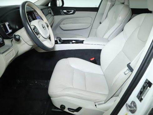 Used 2024 Volvo XC60 B5 Plus AWD/4WD image 19