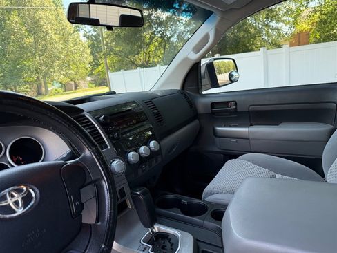 Used 2010 Toyota Tundra 4x4 CrewMax image 15