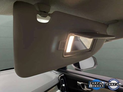 Used 2025 Volvo XC40 B5 Plus image 63