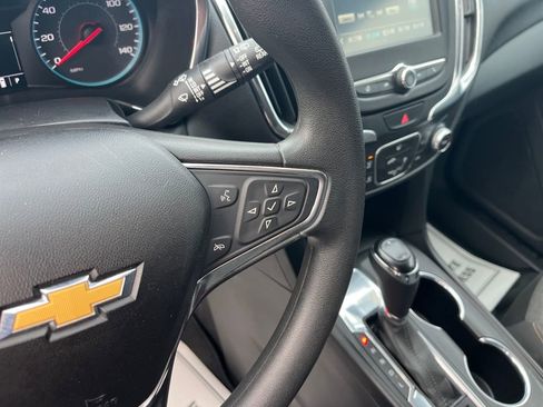 Used 2018 Chevrolet Equinox LT image 12